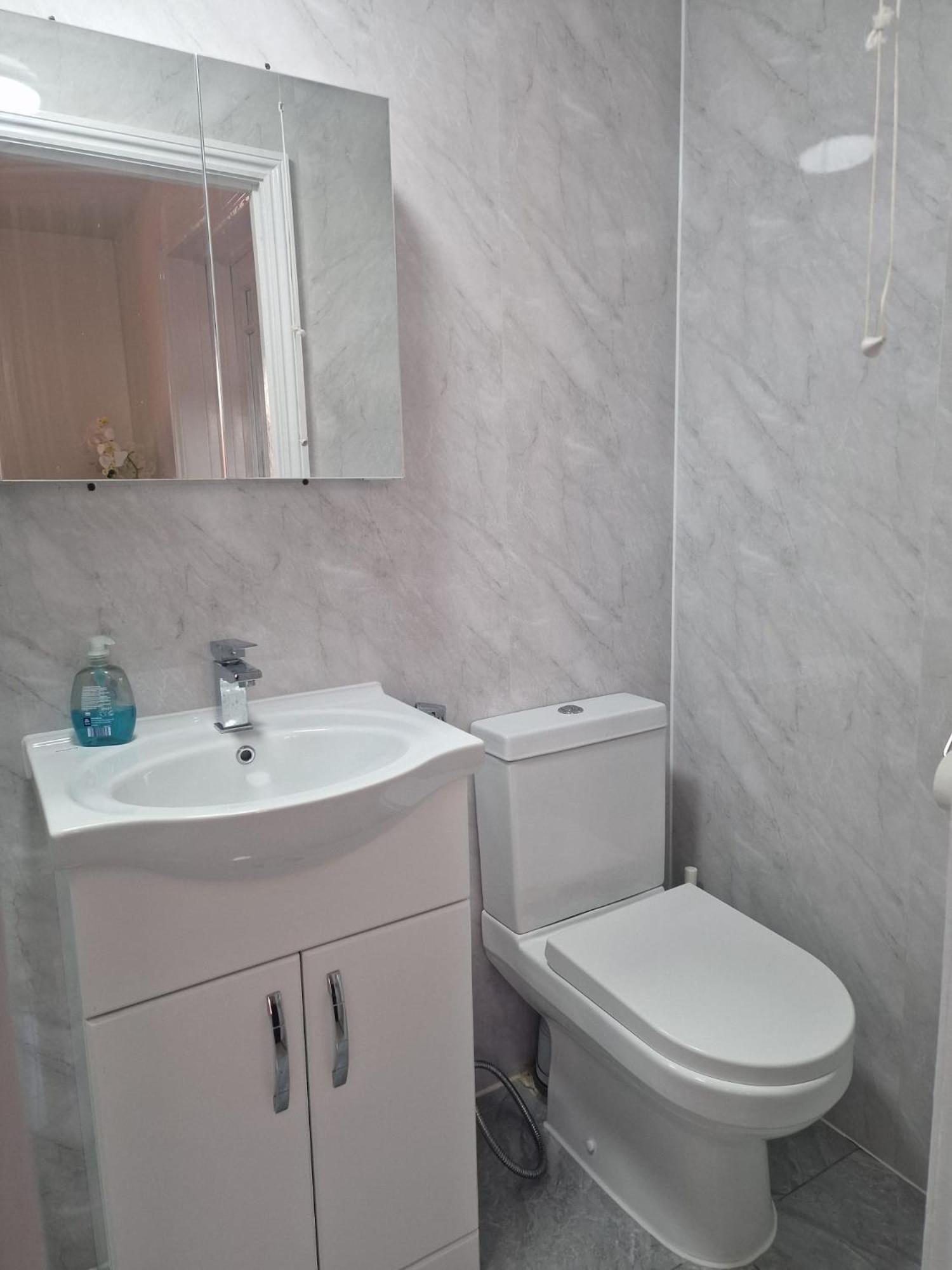 Havering Studio Flat On Straight Road, Harold Hill, מראה חיצוני תמונה