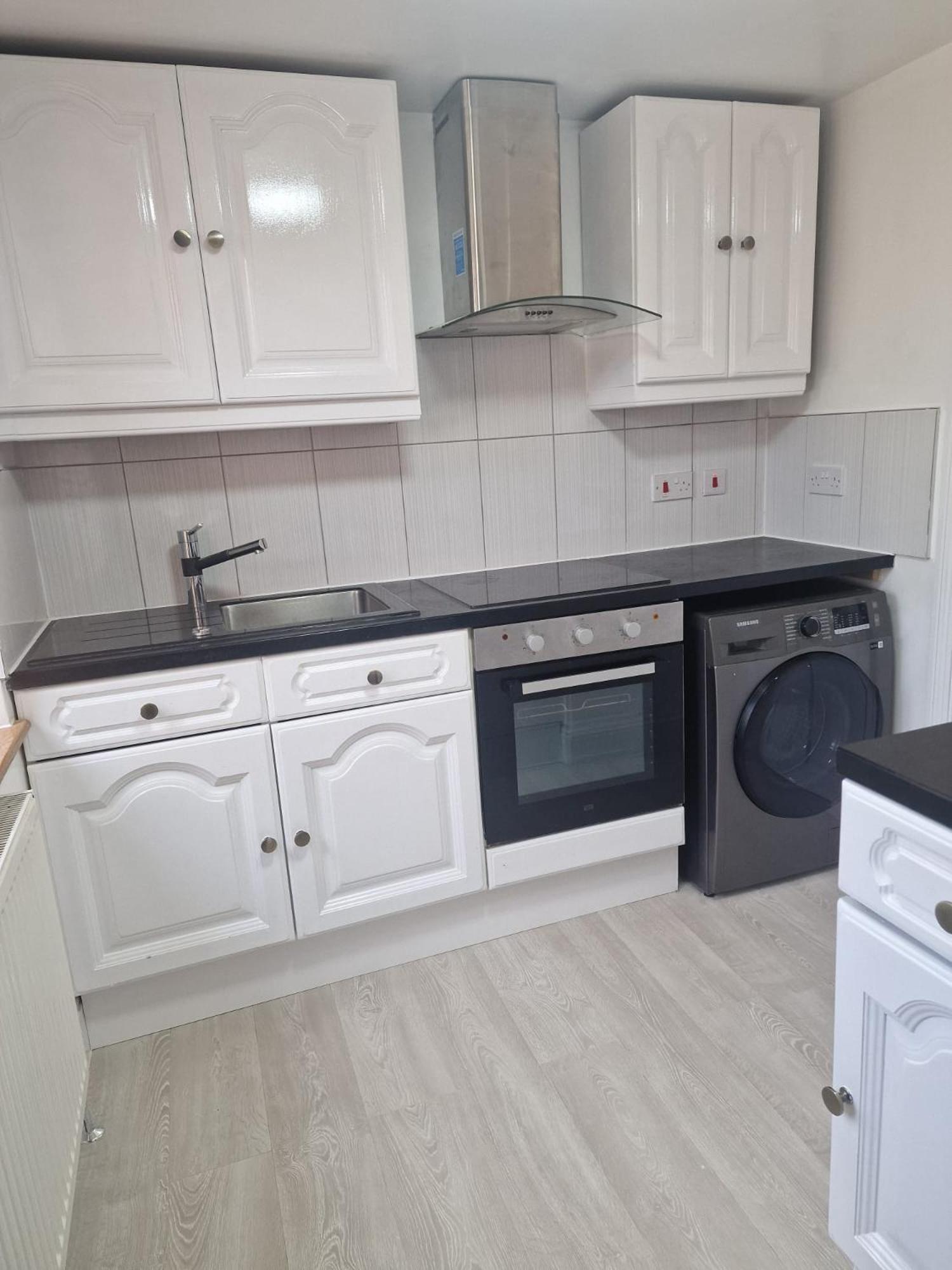 Havering Studio Flat On Straight Road, Harold Hill, מראה חיצוני תמונה